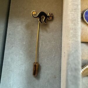 Vtg 1985 MMA Cat Pin